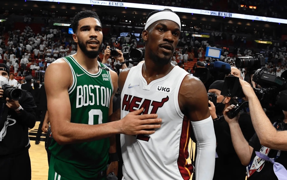  巴特勒大三元热火登顶东部  