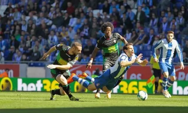  南特主场遭遇三连败，法甲中游球队陷入赛季低迷期