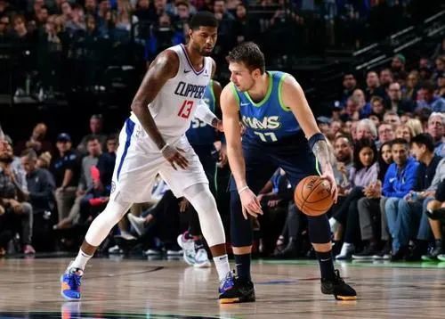  东契奇超远三分绝杀独行侠险胜雷霆斩获五连胜